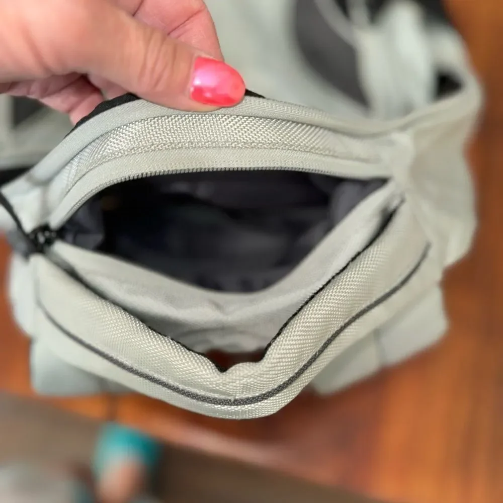 Nautica full size back pack. Lots of pockets/padded laptop compartment EUC